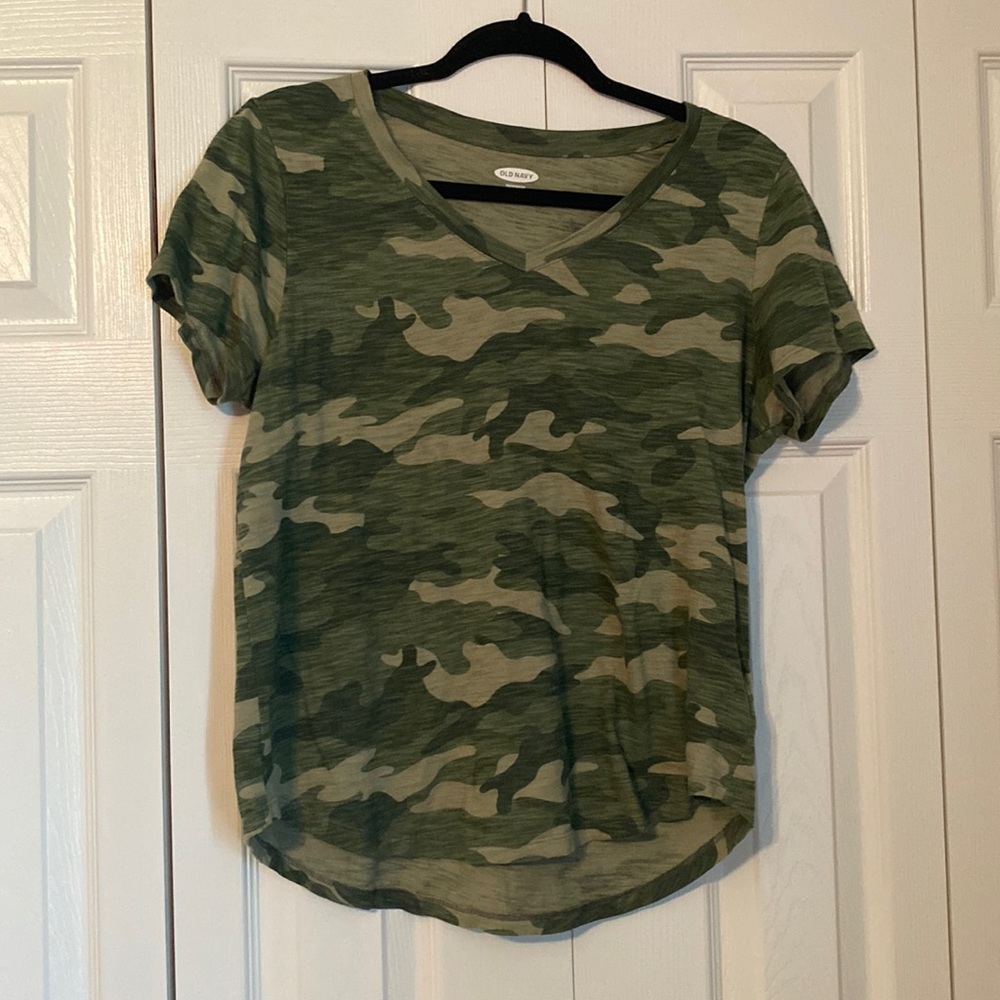 Camo v-neck t-shirt
